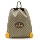 Mochila con cordón Gucci GG Supreme cabeza de gato