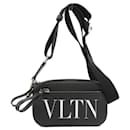 Schultertasche aus schwarzem Leder von Valentino