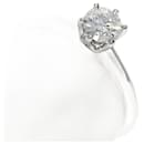 Anillo de diamante Tiffany Solitaire con borde afilado - Tiffany & Co