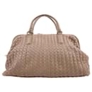 Bottega Veneta Intrecciato Leder New Bond Handtasche in Beige