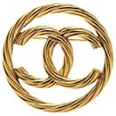 Broche CC dourada banhada a ouro da Chanel