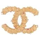 NOVO BROCHE LOGO CC CHANEL PEROLAS STRASS MULTICOLORIDAS EM METAL DOURADO - Chanel