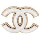 NINE CHANEL CC LOGO BROOCH IN WHITE RESIN 2022 NEW RESIN BROOCH - Chanel