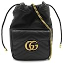 Bolsa de ombro em couro acolchoado Gucci GG Marmont