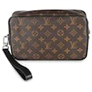 Pochette Kasai en toile Monogram Macassar Louis Vuitton