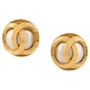 Boucles d'oreilles en or et perles Chanel