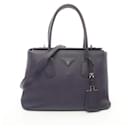 Sac à main double en cuir Saffiano violet de Prada avec fermoir à tourniquet