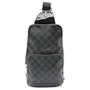 Sac à bandoulière croisé Avenue Damier Graphite Louis Vuitton noir