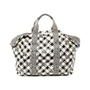 Bolsa tote Coco Mark da linha de cruzeiro Chanel