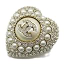 Broche en forme de cœur en fausse perle Chanel