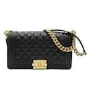 Chanel Boy Schultertasche mit Chanel-Kette