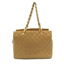 Sac fourre-tout en cuir caviar beige Chanel