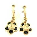 Boucles d'oreilles en fleur noires et dorées Chanel