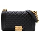 Chanel Boy Schultertasche mit Chanel-Kette