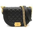 Chanel Boy Schultertasche mit Chanel-Kette