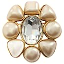 Broche de strass banhada a ouro Chanel