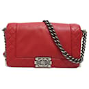 Bolsa de ombro Chanel Boy com corrente Chanel