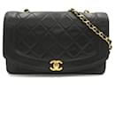 Bolsa de ombro Chanel Matelassé Diana com corrente