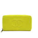 Porte-monnaie en cuir caviar jaune Chanel