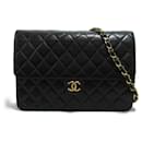 Bolsa de ombro Chanel Matelassé Push Lock com corrente