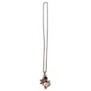 Collier pendentif crâne avec fleur en or rose pink d'Alexander McQueen - Alexander Mcqueen