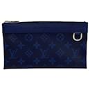 Pochette Discovery PM Taiga Louis Vuitton