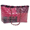 CHANEL Matelassé Kettentasche aus Vinyl in Pink CC Auth bs15858 - Chanel