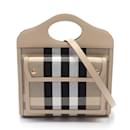 Burberry-Handtasche in Beige und Schwarz