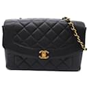 Chanel Matelassé Diana Schultertasche mit Kette