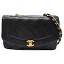 Chanel Matelassé Diana Schultertasche mit Kette