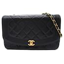 Bolsa de ombro Chanel Matelassé Diana com corrente