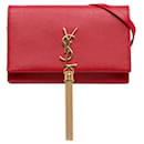 Bolso cruzado Kate Chain en grano de polvo rojo Saint Laurent