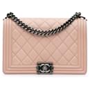 Sac Boy en cuir d'agneau rose Chanel grand modèle