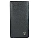 Louis Vuitton Portefeuille Brazza Taiga Bi-fold Wallet