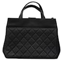 Bolso de mano de cuero caviar negro Chanel