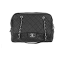 Schwarze Leder Schultertasche von Chanel - 2010er Jahre