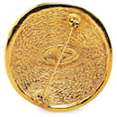 Broche pin medalhão dourado Chanel Rue Cambon