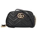 Bolsa de ombro pequena matelassada Gucci GG Marmont