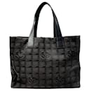 Sac tote de la nouvelle ligne de voyage CHANEL - Chanel