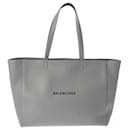 Sac à main Balenciaga Everyday East West gris en cuir pour femmes