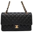 Chanel schwarze Lammleder Schultertasche mit Kette