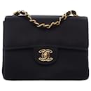 Sac à bandoulière en satin noir Chanel Mini Square Classic à rabat simple