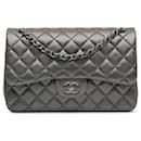 Silberne Chanel Jumbo Classic Perforierte Lammleder Doppelklappen Schultertasche