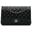 Schultertasche Chanel Jumbo Classic aus schwarzem Lammleder mit doppeltem Klappverschluss