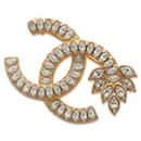 Broche chapado en oro de Chanel con strass