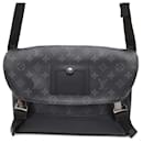 Sac à épaule Monogram Eclipse Louis Vuitton