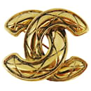 Broche en métal matelassé doré Chanel Coco Mark