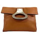 Pochette en cuir Taurillon Louis Vuitton