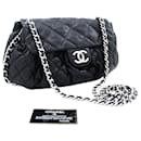 Schultertasche aus schwarzem Lammleder mit silberner Hardware 2011 - Chanel