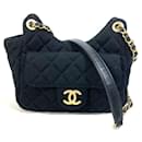 Bolso hobo pequeño matelassé de cadena de Chanel